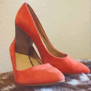 Crown Vintage Emma Rose Orange Suede Heels size 6.5